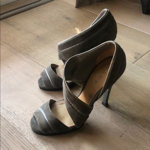 Lamb gray suede heels
